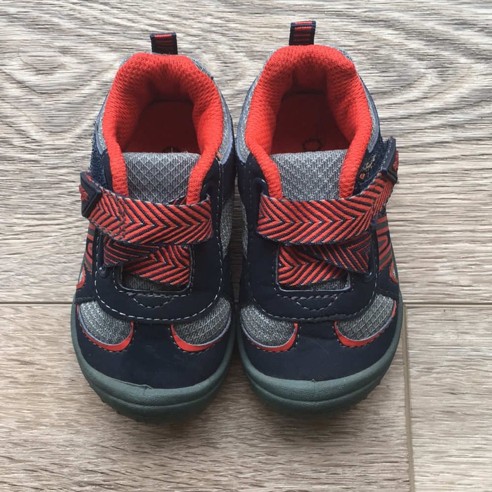 OshKosh Size 5 Sneakers